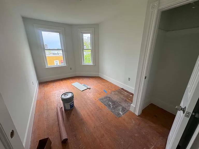 450 E 6th St #3 — Photo 3
