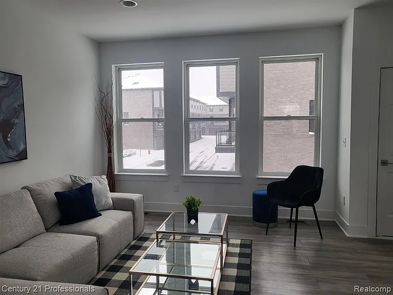 2917 Summers Pl — Photo 3