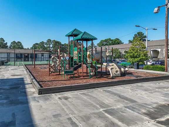 4th image of 110 Pine Knoll Dr #Cd3fa6180