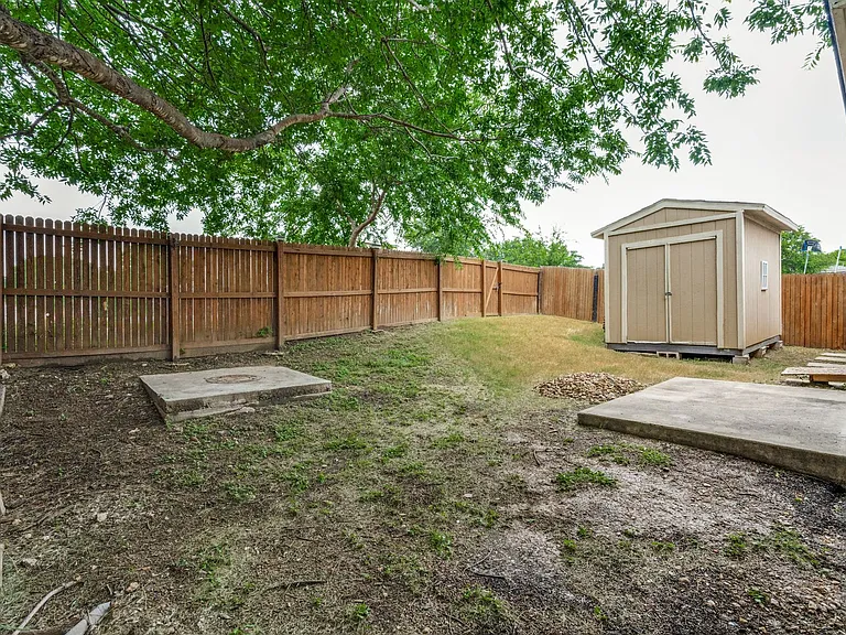 15918 Gino Park — Photo 24