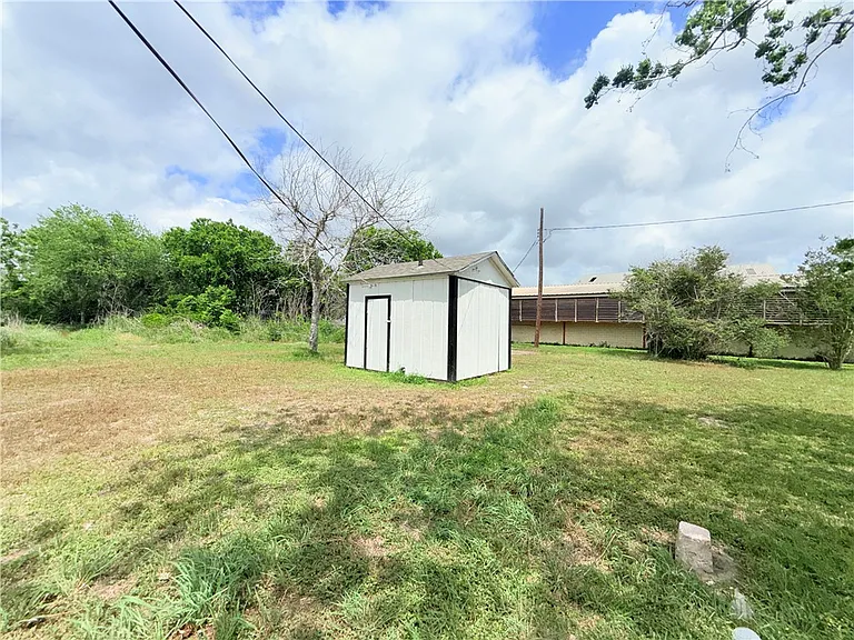 507 E Commons St — Photo 18