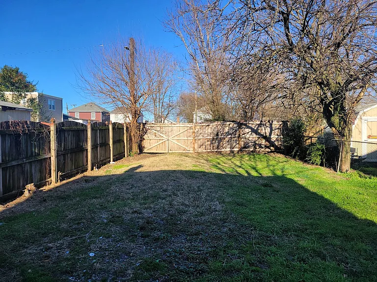 1709 Everett St — Photo 18