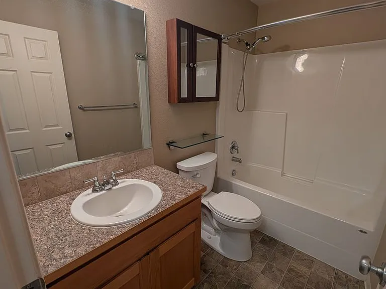7302 Hayworth Ave NE — Photo 23