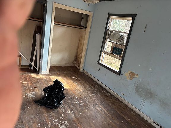 4th image of 1313 Willow Dr