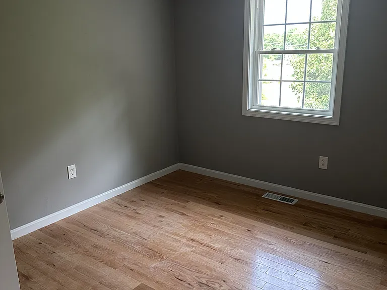 412 Elmwood Dr — Photo 9