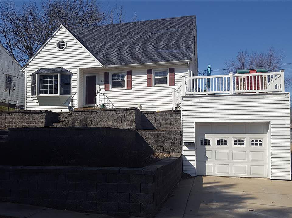 1st image of 214 Linden St