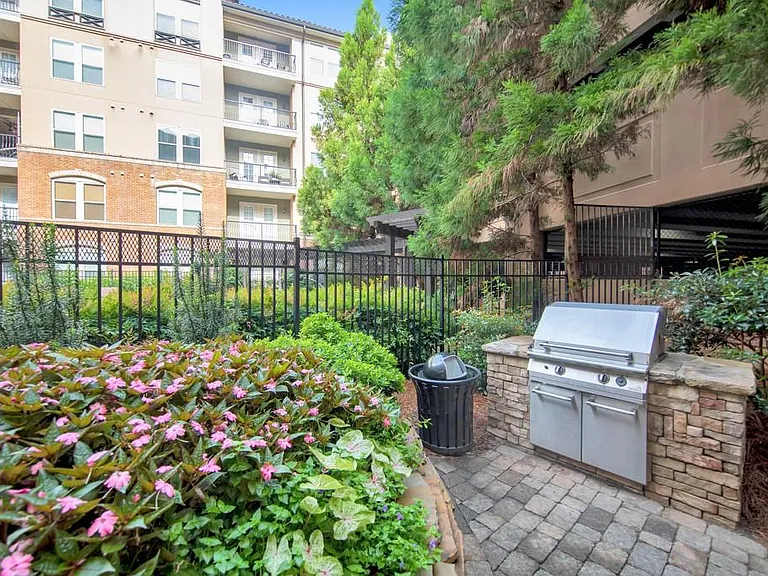 901 Abernathy Rd #1190 — Photo 48