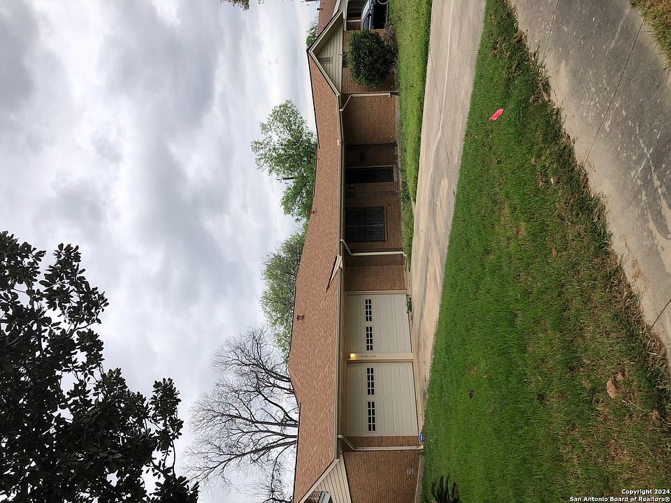 2nd image of 5015 Stoneleigh Dr