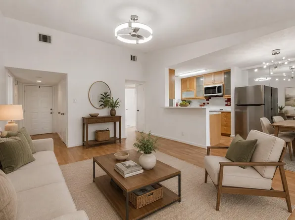 700 Thicket Ln APT 606, Houston, TX 77079