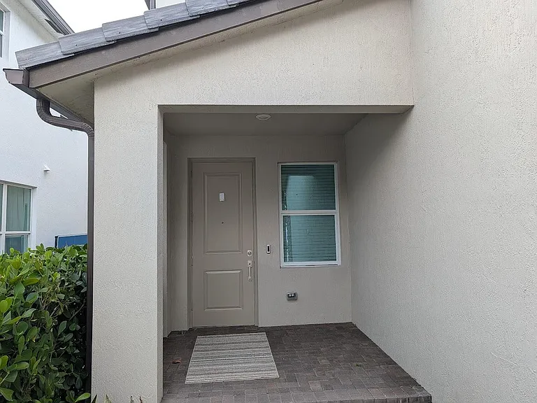 4315 Sylvester Palm Dr — Photo 1