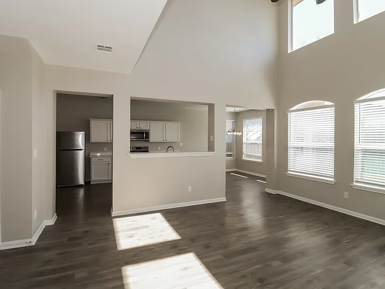 539 W Metcalfe St — Photo 7
