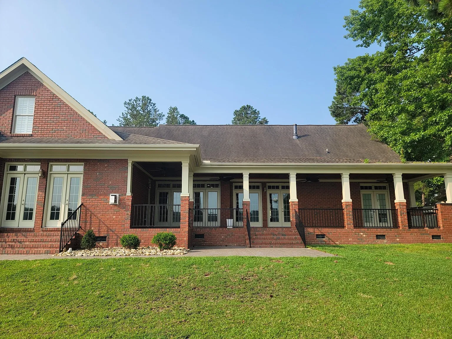 205 Crown Point — Photo 2