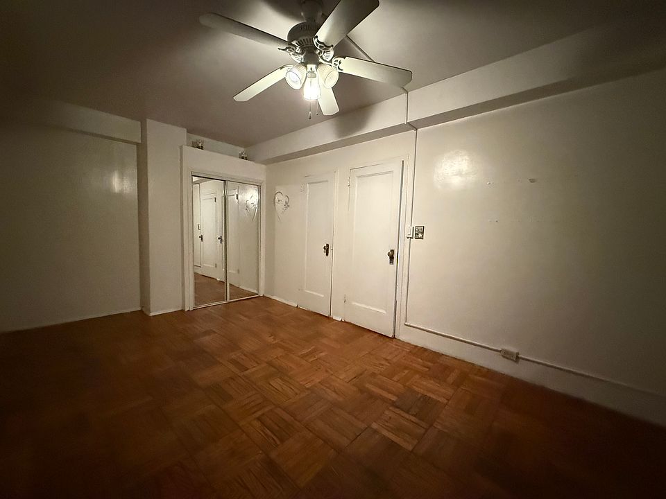 Bright & Spacious 1BR in Parkchester _ Prime Location

Welcome to this well-maintained, spacious one_bedroom apartment in the heart of Parkchester. This home offers an oversized living room,