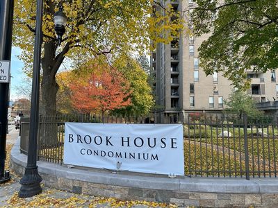 77 Pond Ave APT 502, Brookline, MA, 02445