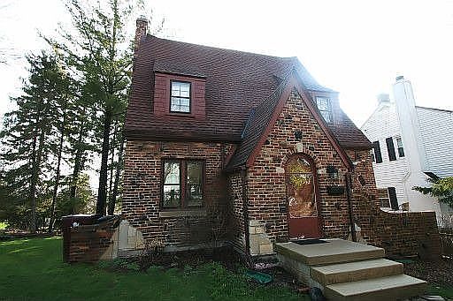 1st image of 917 Edgewood Pl