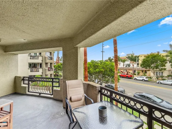 430 Lake St Unit 204, Huntington Beach, CA 92648