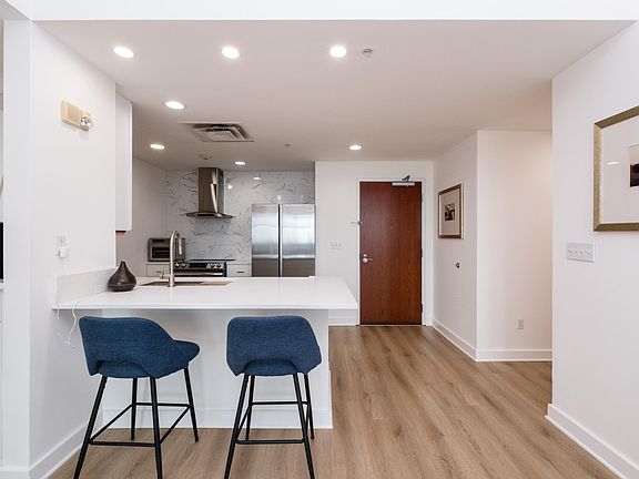 5th image of 521 President Clinton Ave APT 1202