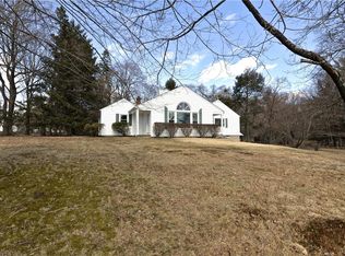 5 Elizabeth Dr, North Salem, NY 10560