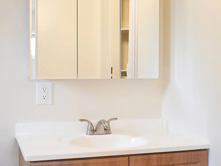 Summit View Apartments — Photo 43