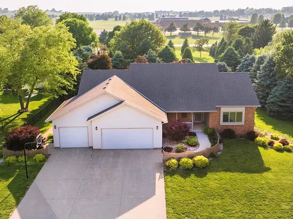 2731 Ashwood Dr, Carroll, IA 51401