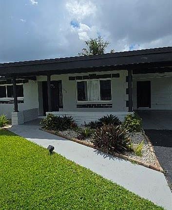 2nd image of 1118 NE Pine Island Ln