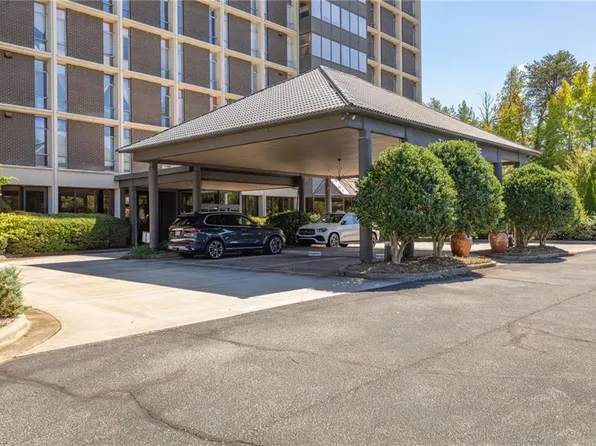 1101 N Elm St Unit 802, Greensboro, NC 27401