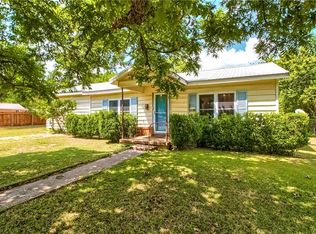 117 W Ila St, Elgin, TX 78621