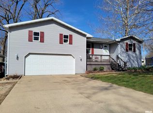 1805 Mitchell St, Pekin, IL
