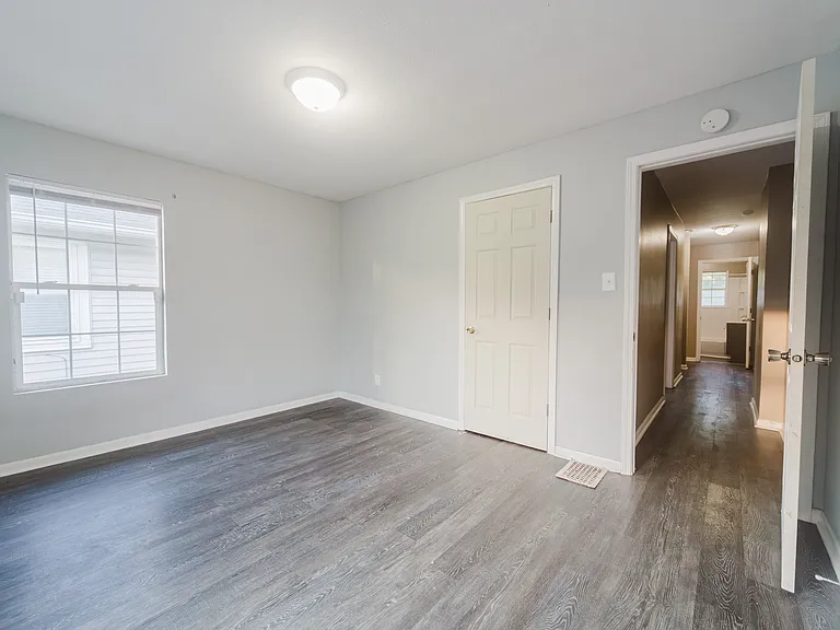 1103 N Keystone Ave — Photo 18