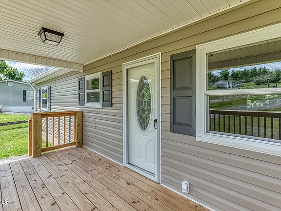 3rd image of 105 Pemberton Ct