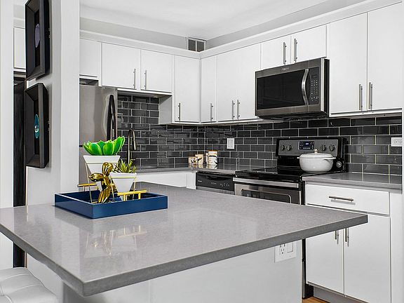 The studio, one-, and two-bedroom pet-friendly residences at Eleven Thirty feature a variety of finishes, like granite countertops, stainless steel appliances and custom cabinetry.
