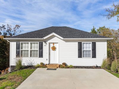 393 Walnut Street, Hollister, MO, 65672