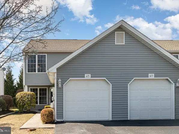 615 Mallard Dr #6D, Etters, PA 17319