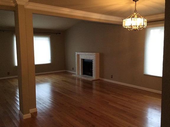 4th image of 3018 Woodroe Ct