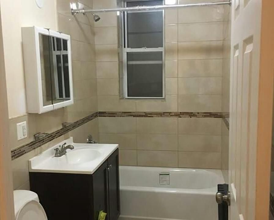 2nd image of 800 Crown St APT 3