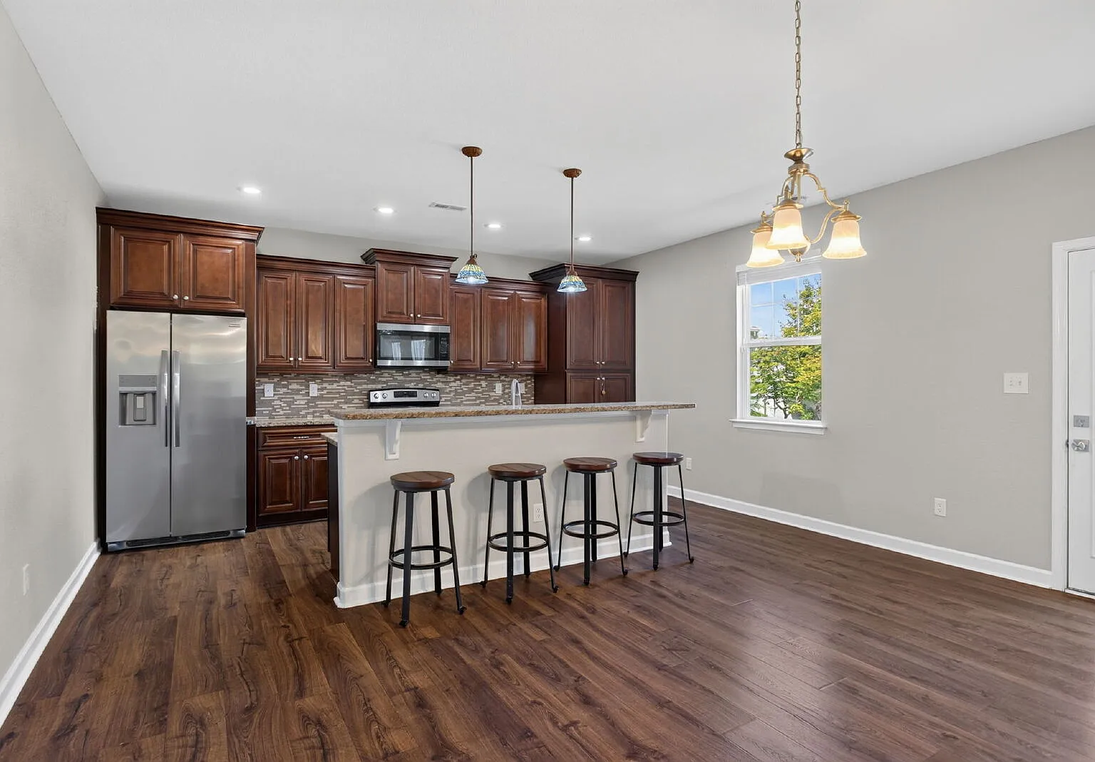 5 bed, 2.5 bath, 2930 sqft, $3,200 — Photo 3