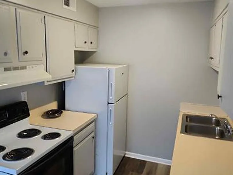 4900-4903 Saddlebrook Ln — Photo 26