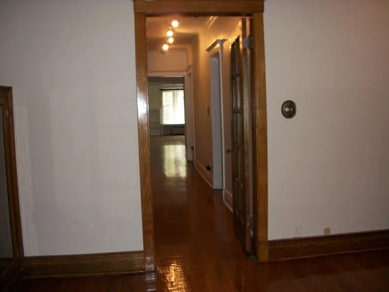 1358 E 48th St APT 1W photo 1