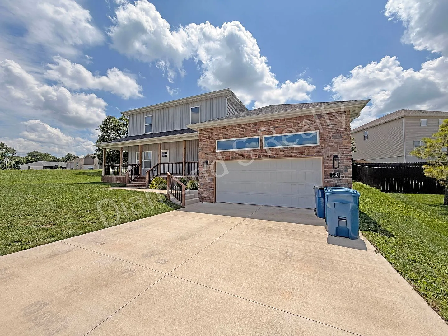 Gorgeous Two-Story Home Available Early July - 4 Bed/2.5 Bath — Photo 2