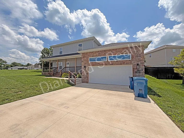 2124 N Bradbury Ln — Photo 2