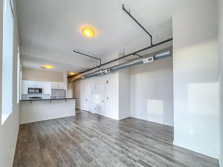 1435 State St — Photo 13