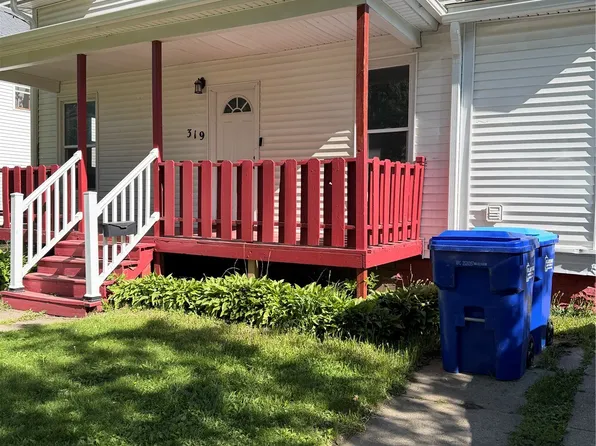 319 2nd St NW, Oelwein, IA 50662