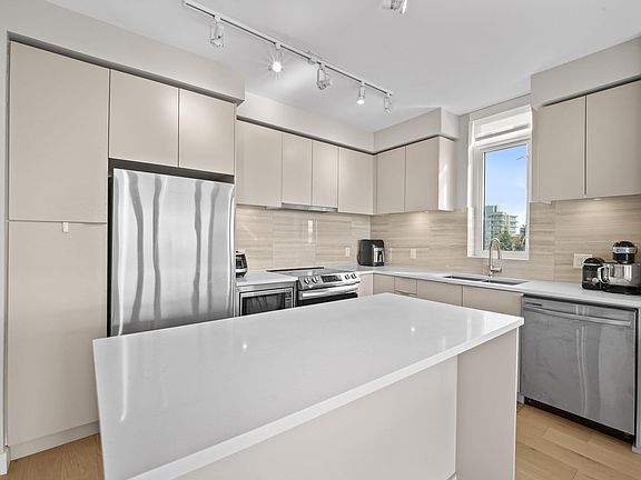 5th image of 8761 University Cres #604