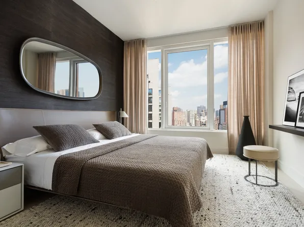 200 East 20th Street 2C image 3 of 12