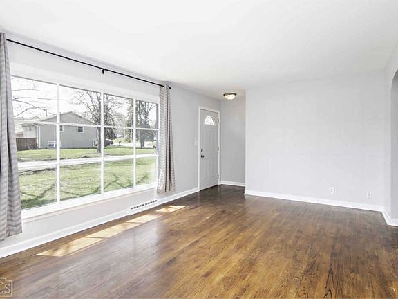 5th image of 519 Blackhawk Dr