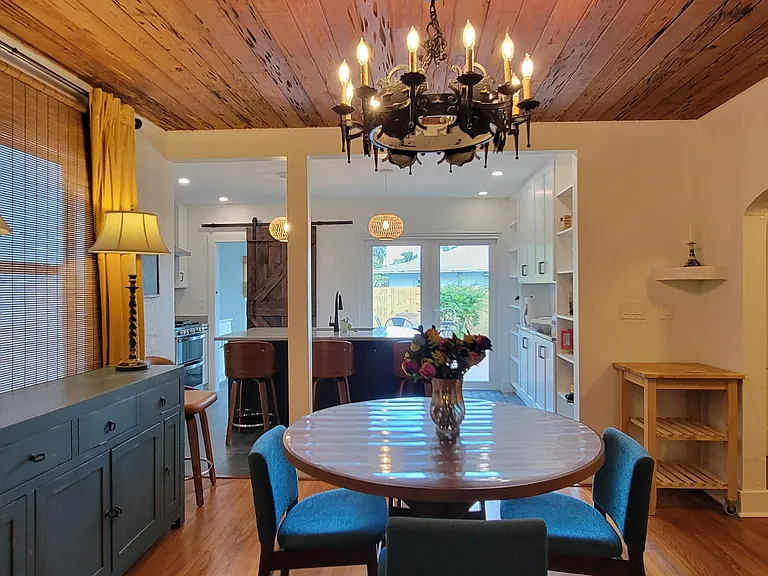 717 Macy St — Photo 3