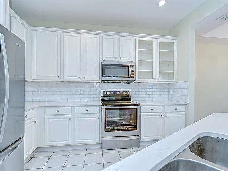113 Bosphorous Ave #5 — Photo 43