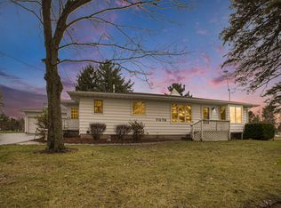 7076 Pine Island Dr NE, Comstock Park, MI 49321