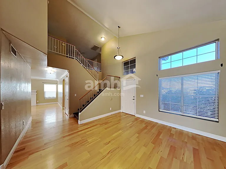907 N Albert Dr — Photo 5