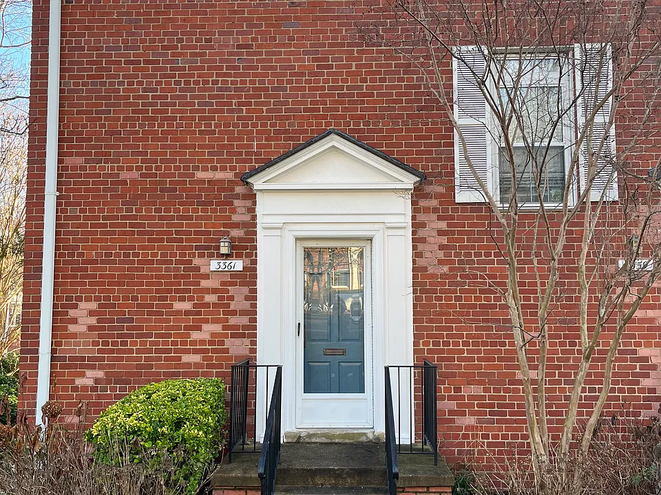 3361 Martha Custis Dr